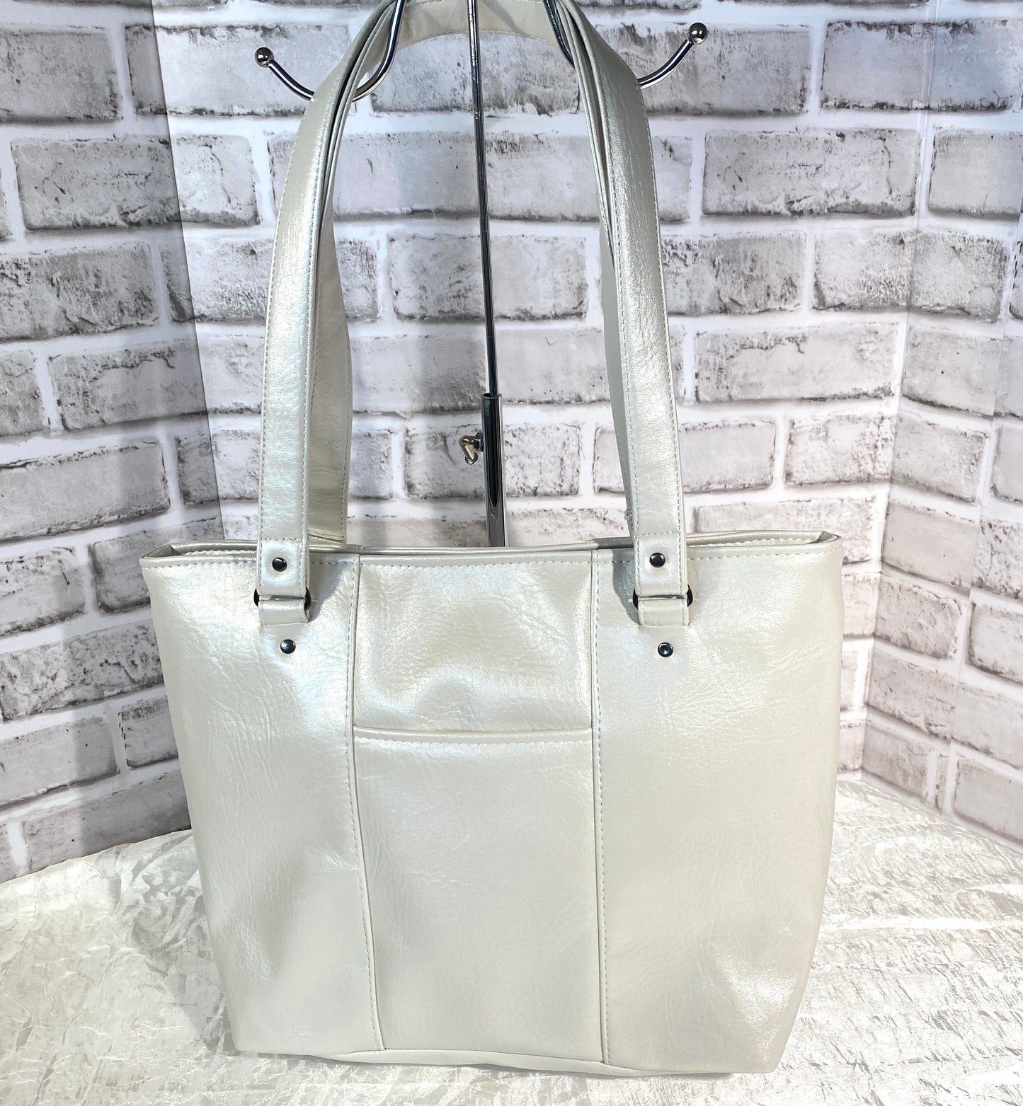Large Tote in an off white vinyl