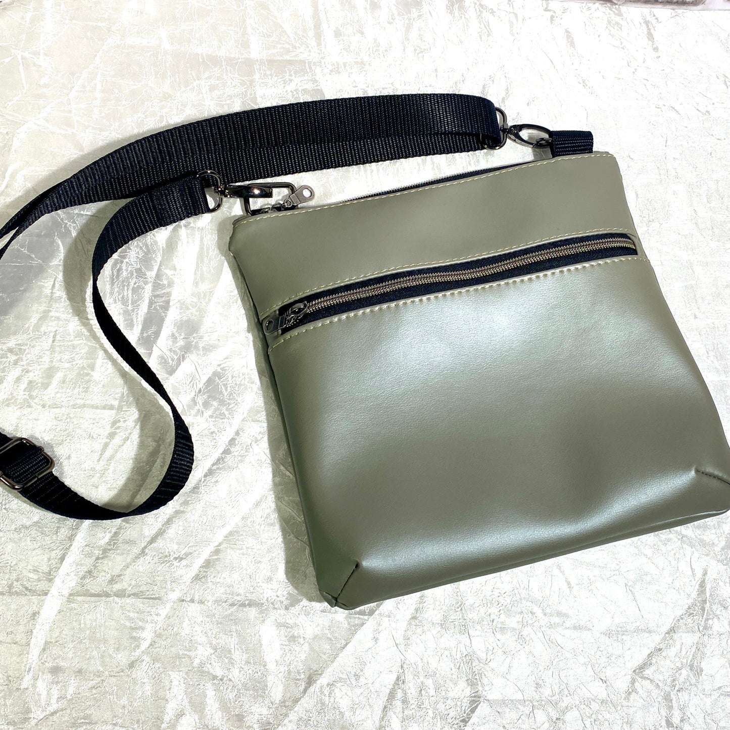 Koda Crossbody Bag pewter shimmery