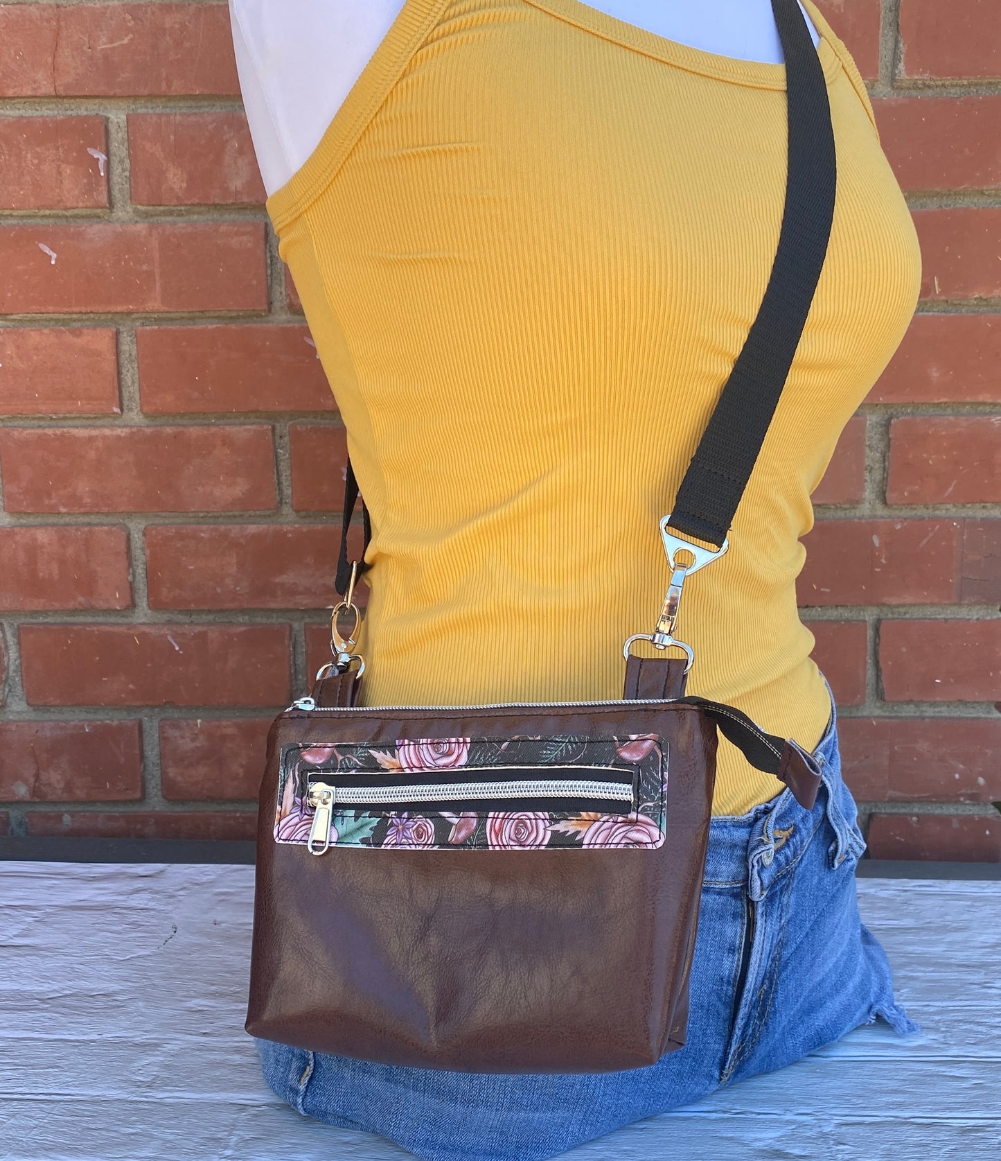 Switch Bag in brown vinyl(sample bag)