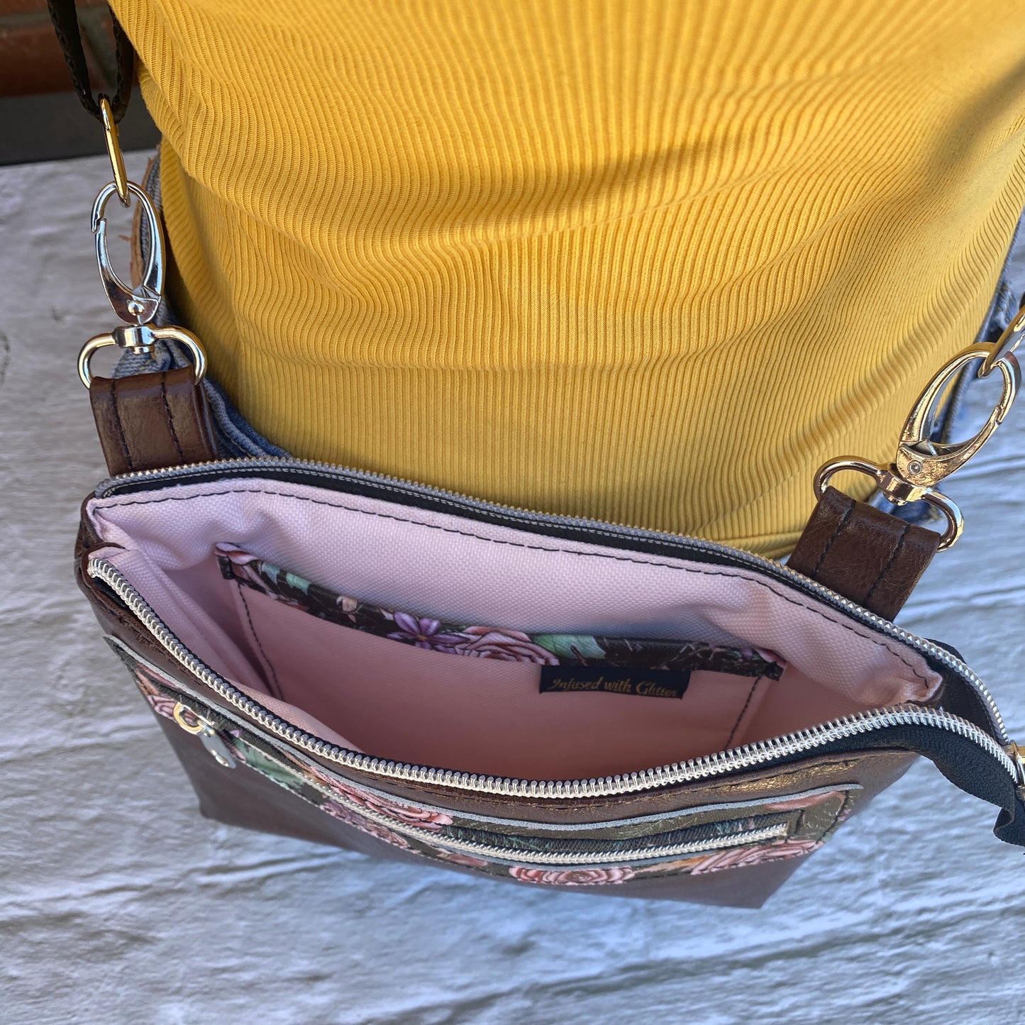Switch Bag in brown vinyl(sample bag)